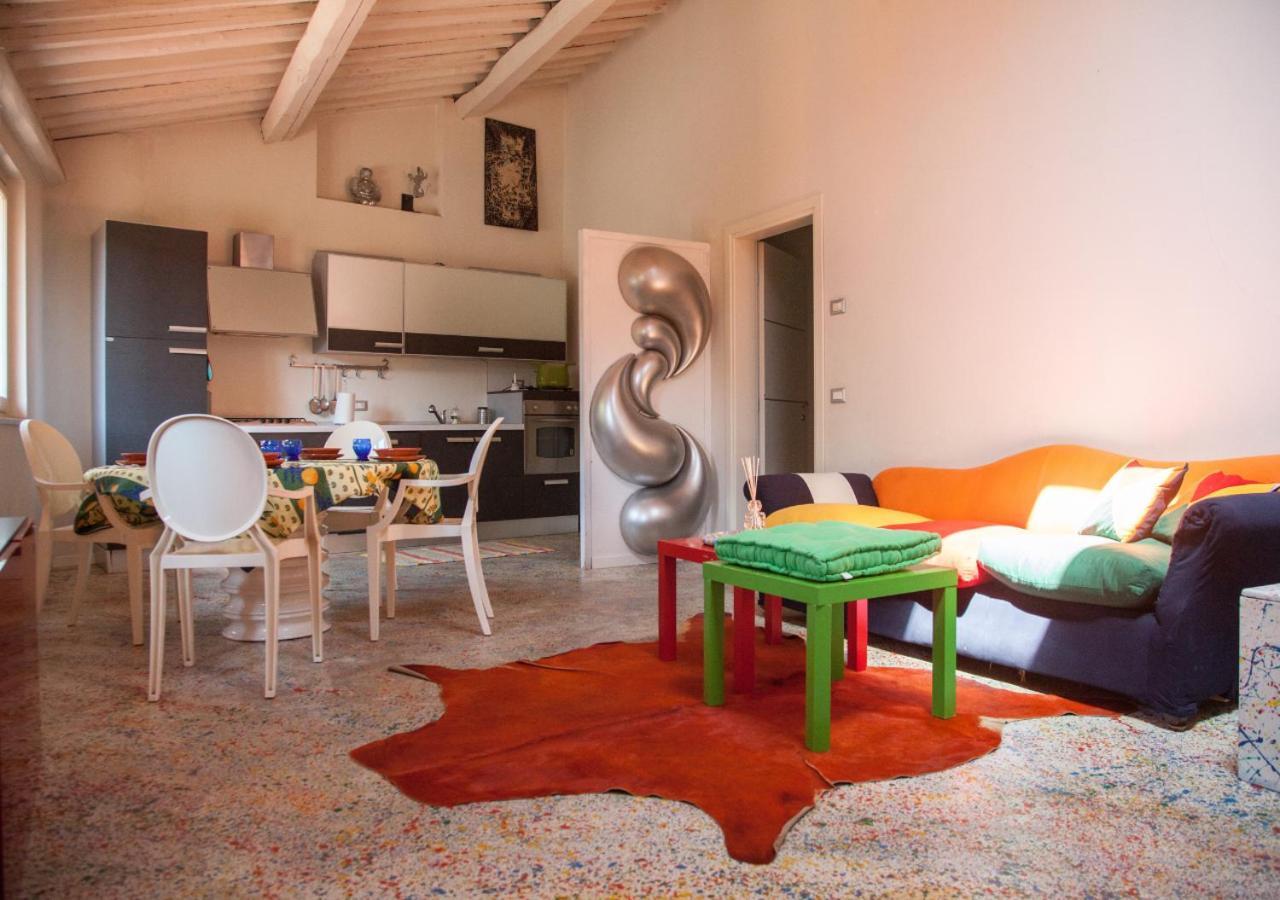 Pollock Attic In Historic City Center Apartment Lucca Ngoại thất bức ảnh